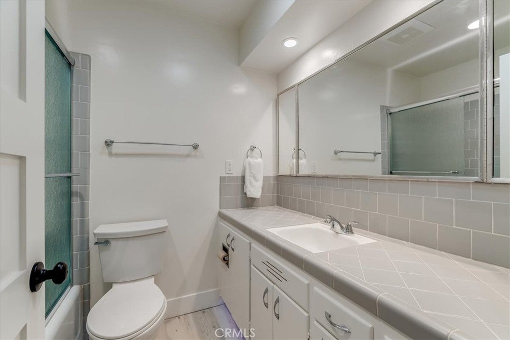 Paso Robles, California, 93446, United States, 3 Bedrooms Bedrooms, ,3 BathroomsBathrooms,Residential,Active,1990043