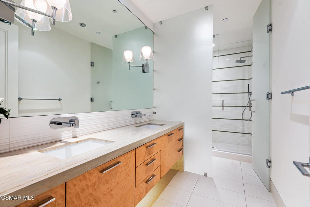 Thousand Oaks, California, 91362, United States, 6 Bedrooms Bedrooms, ,7 BathroomsBathrooms,Residential,Active,2007641