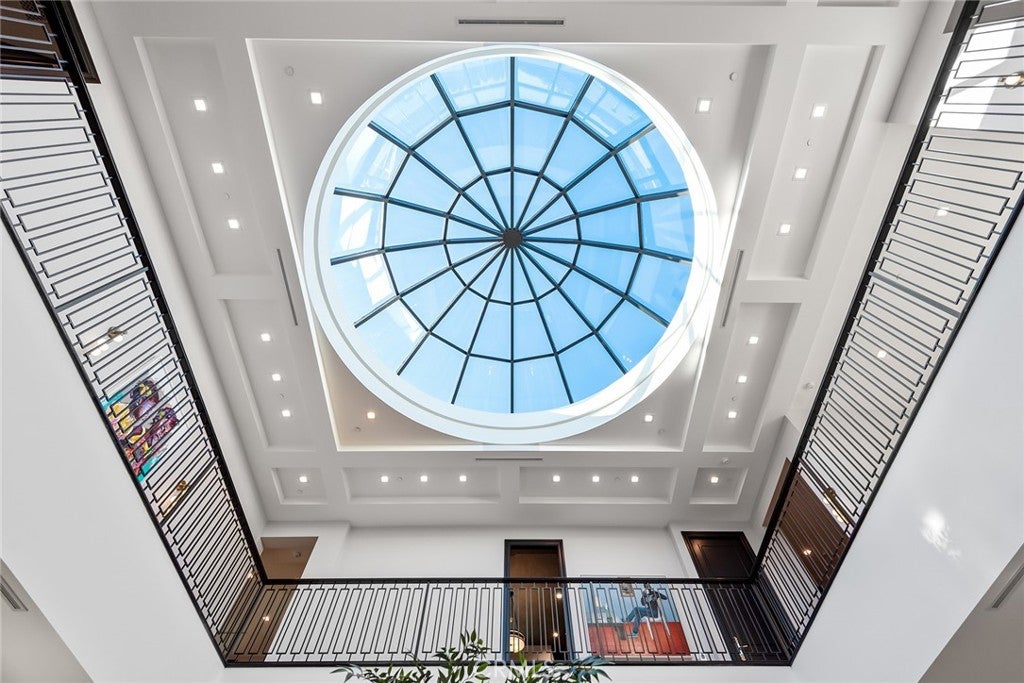 Los Angeles, California, 90077, United States, 8 Bedrooms Bedrooms, ,12 BathroomsBathrooms,Residential,Active,1905105