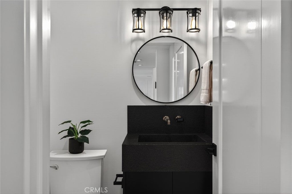 Anaheim, California, 92807, United States, 4 Bedrooms Bedrooms, ,3 BathroomsBathrooms,Residential,Active,1990042