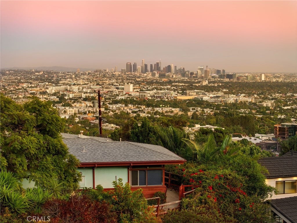 Los Angeles, California, 90069, United States, 3 Bedrooms Bedrooms, ,4 BathroomsBathrooms,Residential,Active,1959526