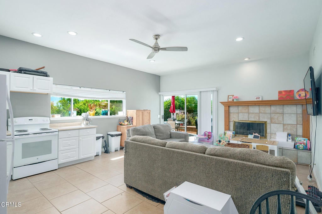 Camarillo, California, 93012, United States, 6 Bedrooms Bedrooms, ,4 BathroomsBathrooms,Residential,Active,1952615