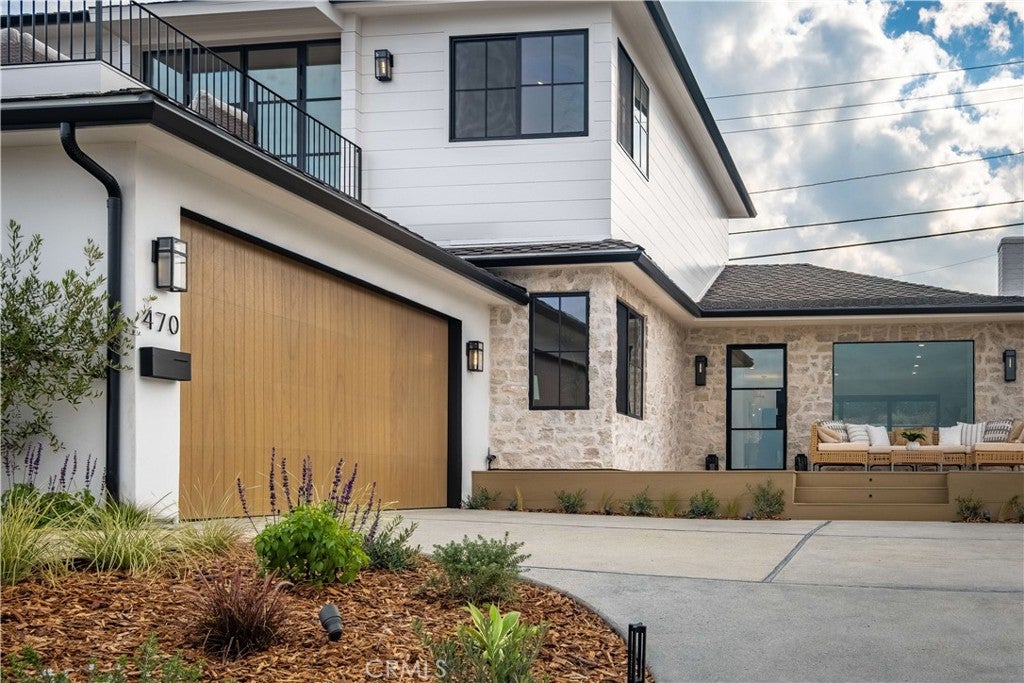 Redondo Beach, California, 90277, United States, 4 Bedrooms Bedrooms, ,3 BathroomsBathrooms,Residential,Active,1990651