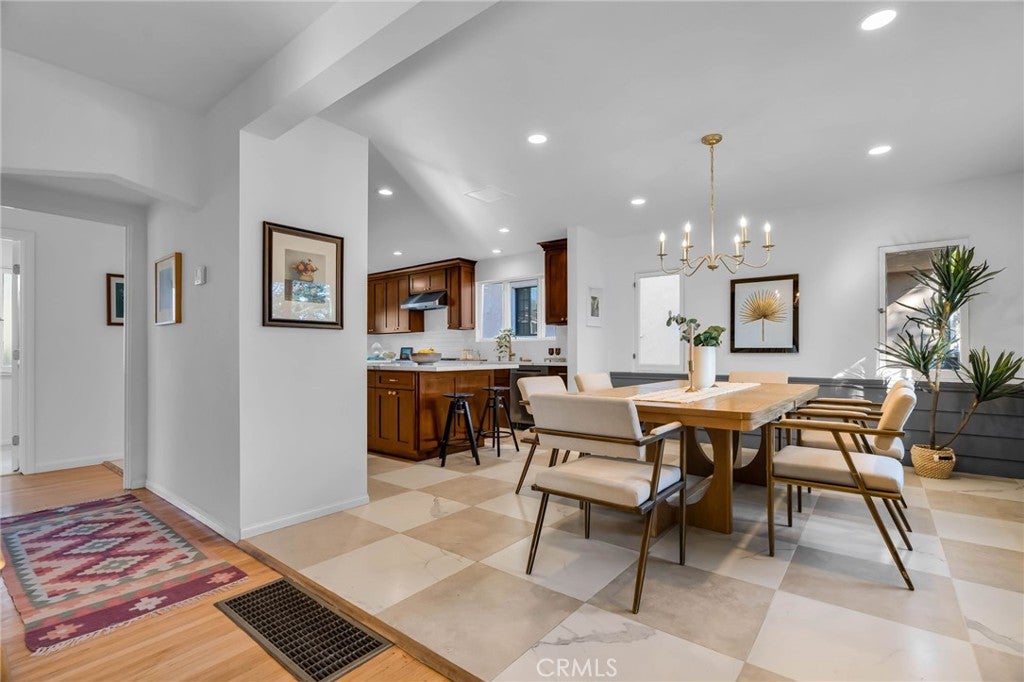 Glendale, California, 91202, United States, 3 Bedrooms Bedrooms, ,3 BathroomsBathrooms,Residential,Active,1967125