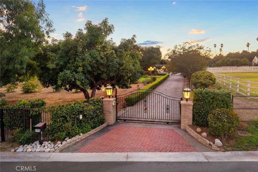 Bradbury, California, 91008, United States, 5 Bedrooms Bedrooms, ,5 BathroomsBathrooms,Residential,Active,1944055