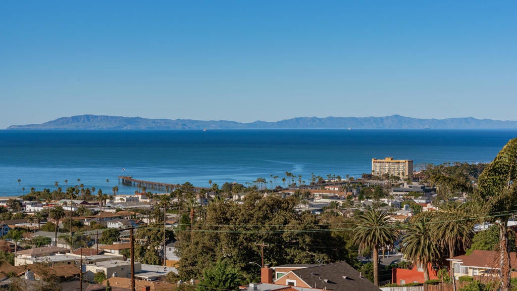 Ventura, California, 93001, United States, 3 Bedrooms Bedrooms, ,3 BathroomsBathrooms,Residential,Active,1944044