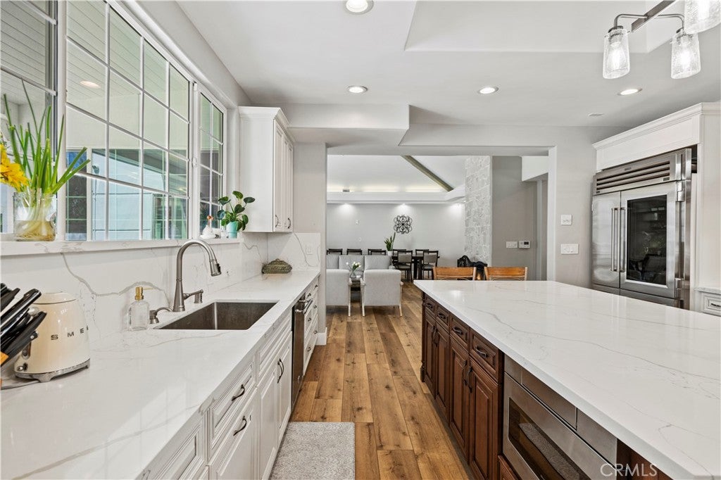 Northridge, California, 91325, United States, 4 Bedrooms Bedrooms, ,4 BathroomsBathrooms,Residential,Active,1936096