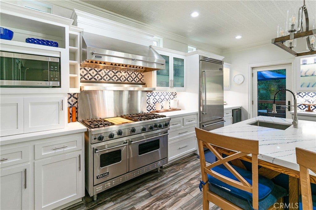 Lake Arrowhead, California, 92352, United States, 2 Bedrooms Bedrooms, ,3 BathroomsBathrooms,Residential,Active,1945074