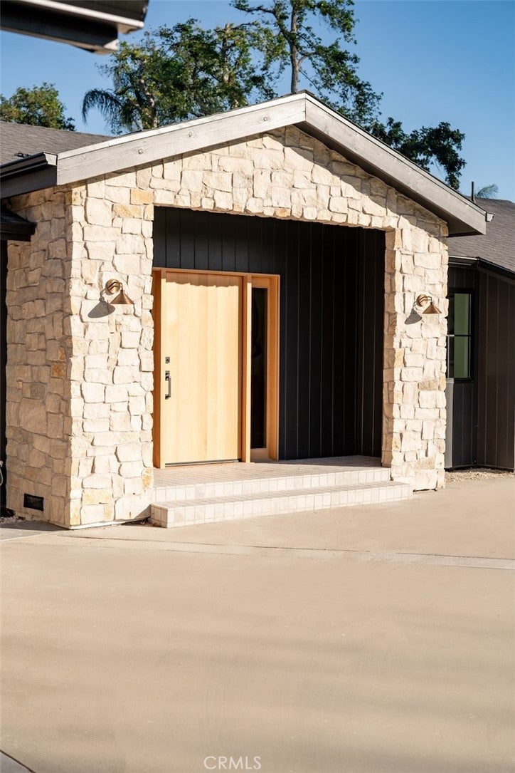 Northridge, California, 91325, United States, 4 Bedrooms Bedrooms, ,4 BathroomsBathrooms,Residential,Active,2030583
