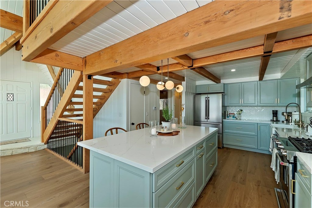 Lake Arrowhead, California, 92352, United States, 4 Bedrooms Bedrooms, ,3 BathroomsBathrooms,Residential,Active,1953250
