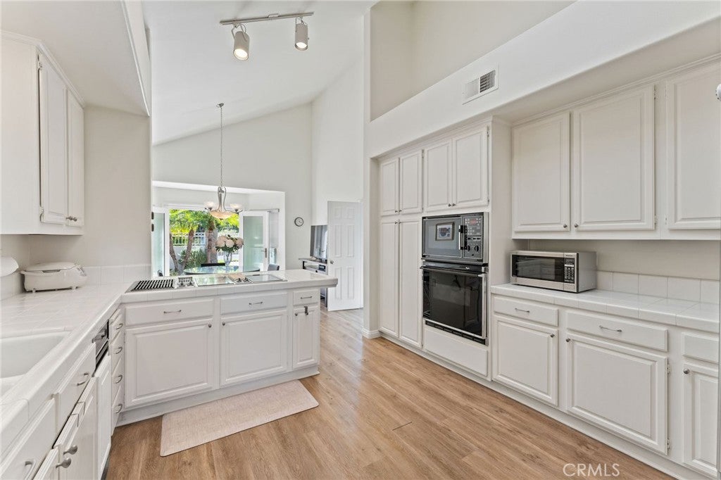 Irvine, California, 92603, United States, 4 Bedrooms Bedrooms, ,4 BathroomsBathrooms,Residential,Active,1986909