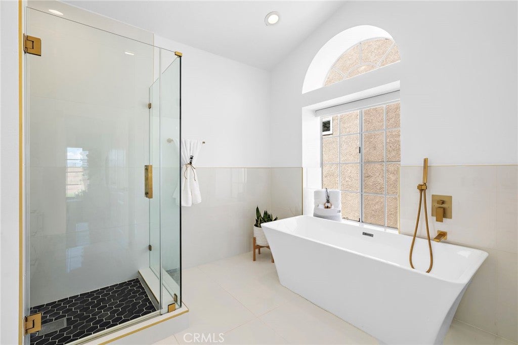 Laguna Niguel, California, 92677, United States, 4 Bedrooms Bedrooms, ,3 BathroomsBathrooms,Residential,Active,1986875