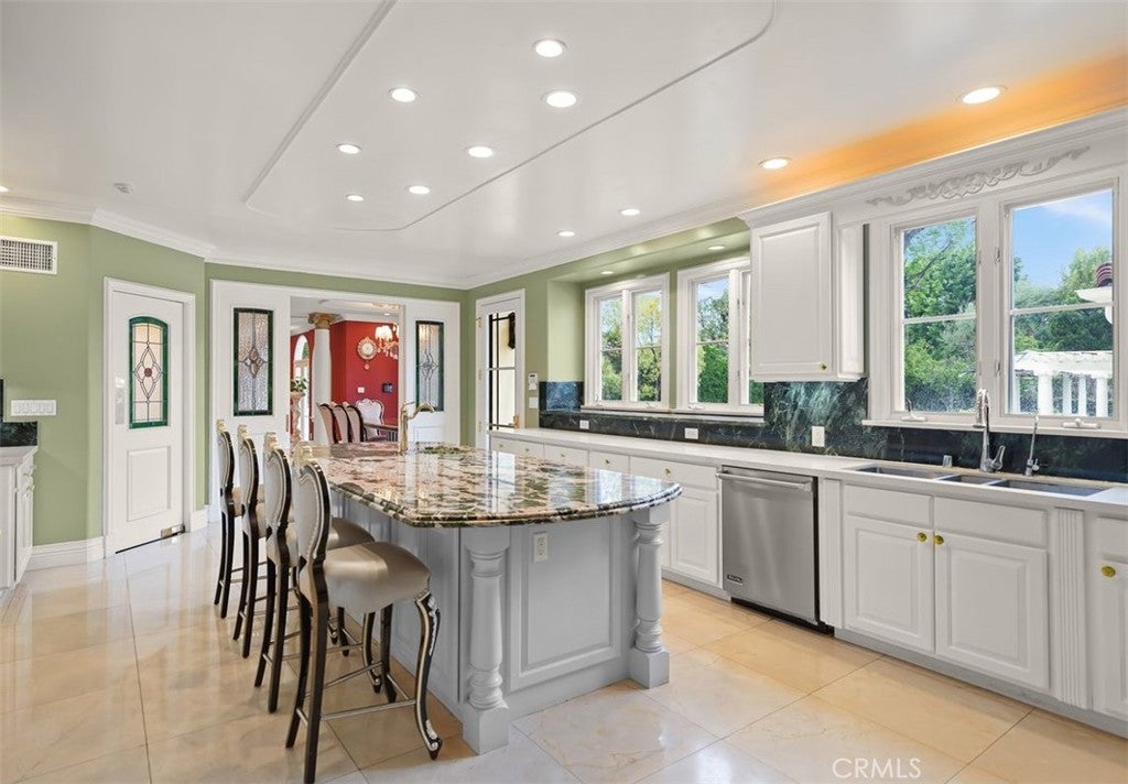 San Marino, California, 91108, United States, 5 Bedrooms Bedrooms, ,6 BathroomsBathrooms,Residential,Active,1905042