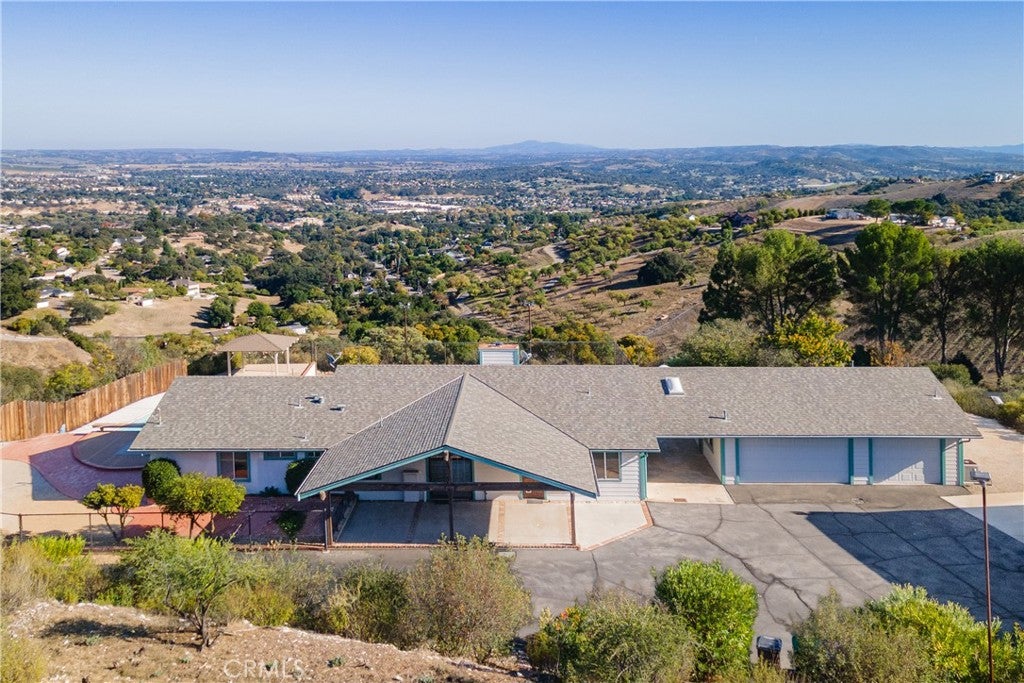 Paso Robles, California, 93446, United States, 3 Bedrooms Bedrooms, ,4 BathroomsBathrooms,Residential,Active,1970943