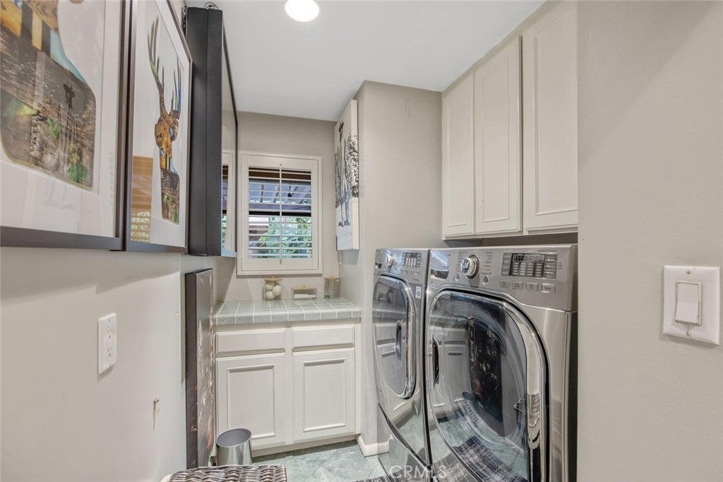 North Hollywood, California, 91602, United States, 4 Bedrooms Bedrooms, ,2 BathroomsBathrooms,Residential,Active,1954309