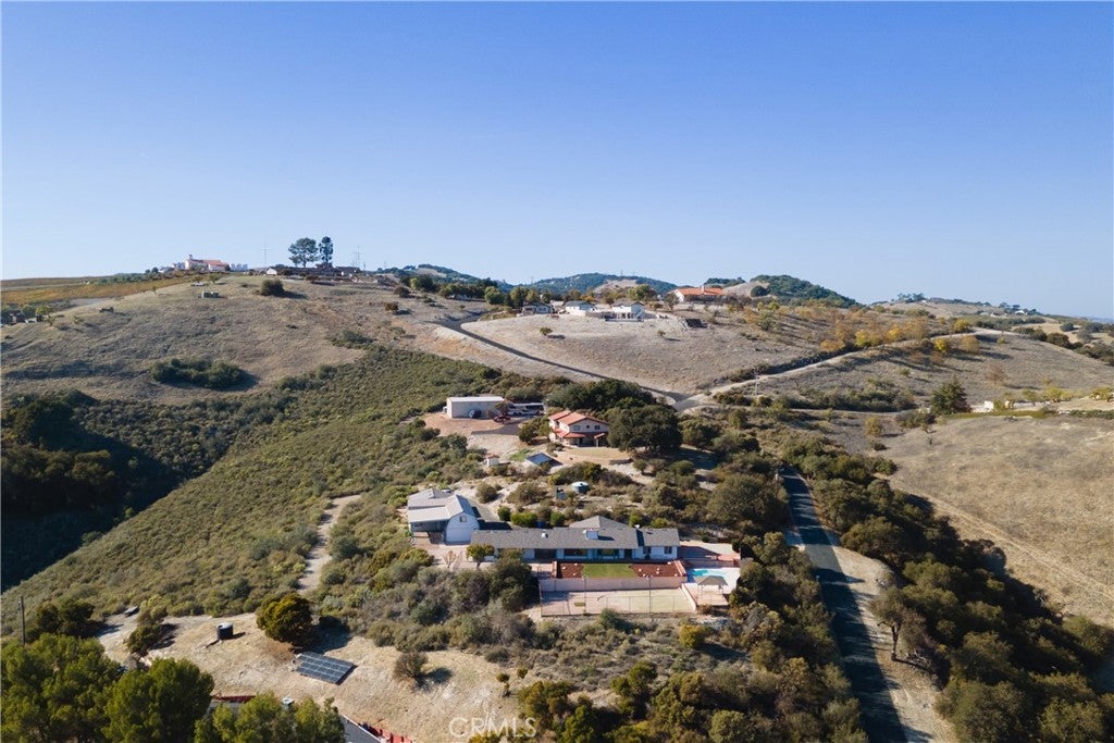 Paso Robles, California, 93446, United States, 3 Bedrooms Bedrooms, ,4 BathroomsBathrooms,Residential,Active,1970943