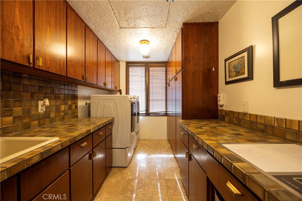 Diamond Bar, California, 91765, United States, 5 Bedrooms Bedrooms, ,6 BathroomsBathrooms,Residential,Active,1985882