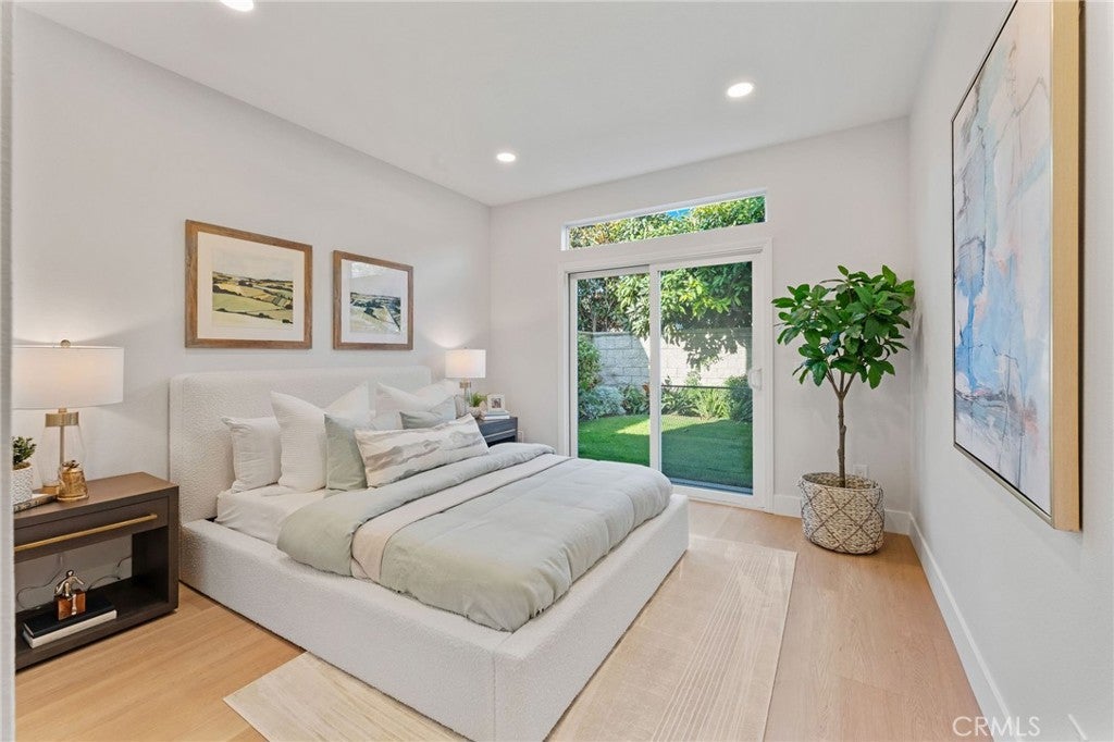 Costa Mesa, California, 92627, United States, 4 Bedrooms Bedrooms, ,3 BathroomsBathrooms,Residential,Contingent,1986895