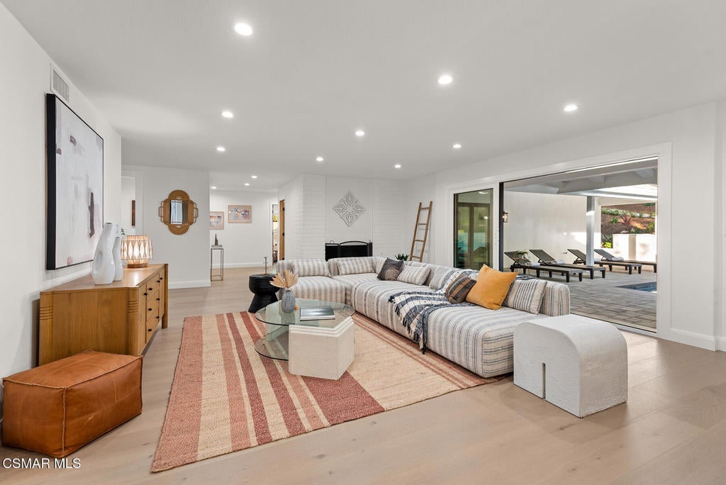 Westlake Village, California, 91361, United States, 4 Bedrooms Bedrooms, ,4 BathroomsBathrooms,Residential,Active,1867926