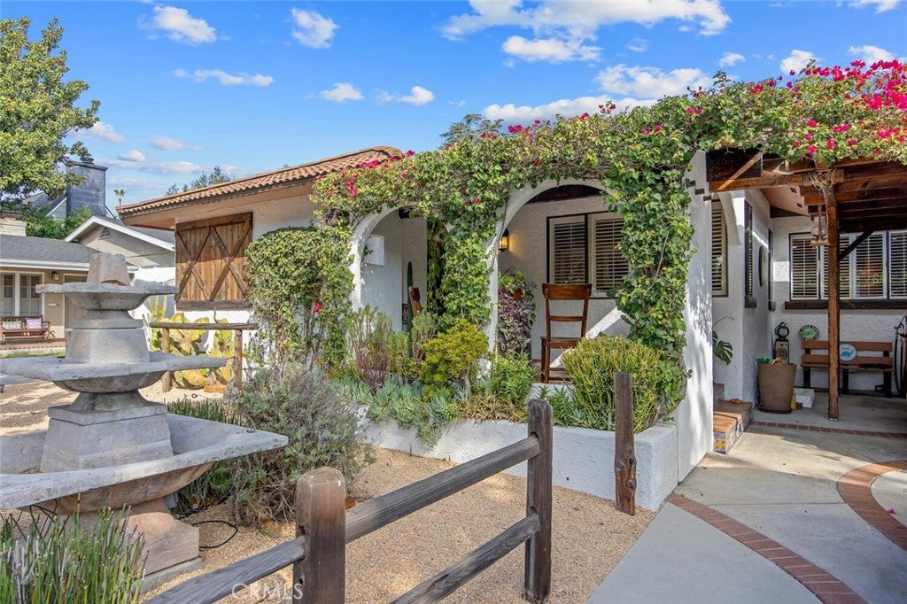 North Hollywood, California, 91602, United States, 4 Bedrooms Bedrooms, ,2 BathroomsBathrooms,Residential,Active,1954309