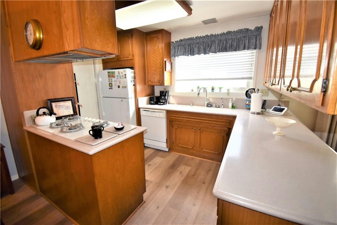 Seal Beach, California, 90740, United States, ,2 BathroomsBathrooms,Residential,Pending,1702937