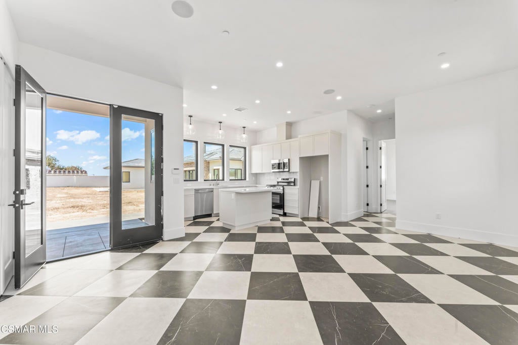 Camarillo, California, 93010, United States, 6 Bedrooms Bedrooms, ,7 BathroomsBathrooms,Residential,Active,2013156