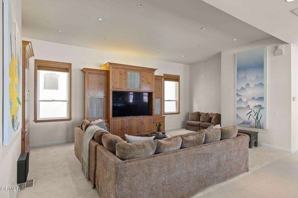 Oxnard, California, 93035, United States, 4 Bedrooms Bedrooms, ,6 BathroomsBathrooms,Residential,Active,1993670