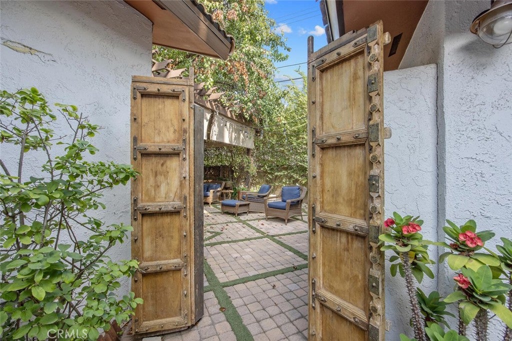 North Hollywood, California, 91602, United States, 4 Bedrooms Bedrooms, ,2 BathroomsBathrooms,Residential,Active,1954309