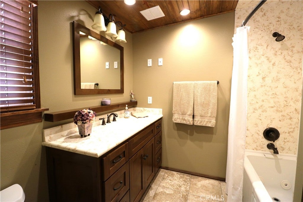 Costa Mesa, California, 92627, United States, 3 Bedrooms Bedrooms, ,2 BathroomsBathrooms,Residential,Active,1909898