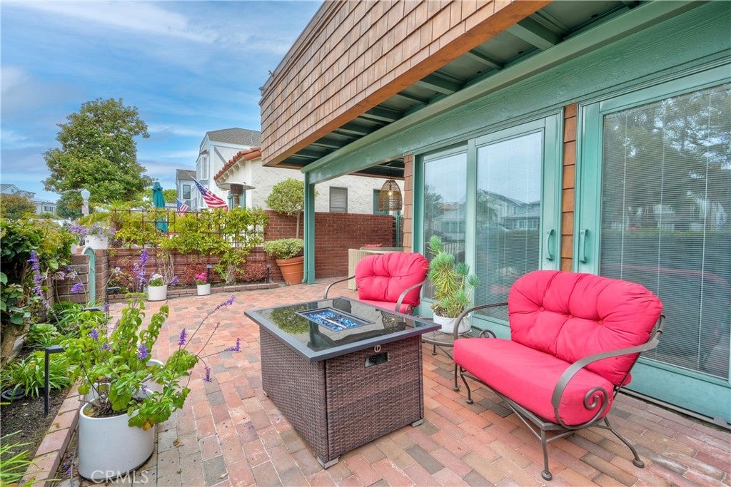 Newport Beach, California, 92661, United States, 4 Bedrooms Bedrooms, ,3 BathroomsBathrooms,Residential,Active,1894578