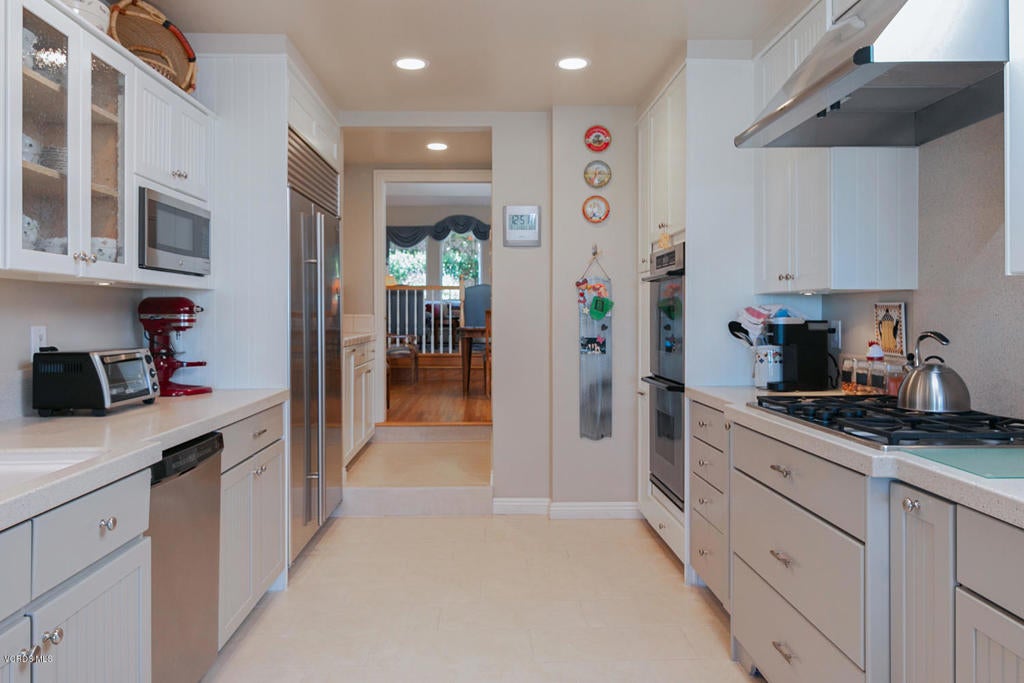 Ventura, California, 93001, United States, 4 Bedrooms Bedrooms, ,4 BathroomsBathrooms,Residential,Contingent,1944037