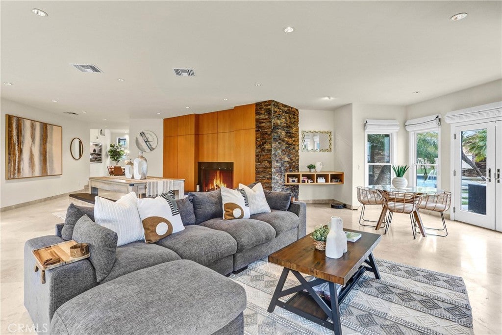 Anaheim, California, 92807, United States, 6 Bedrooms Bedrooms, ,5 BathroomsBathrooms,Residential,Active,2006989