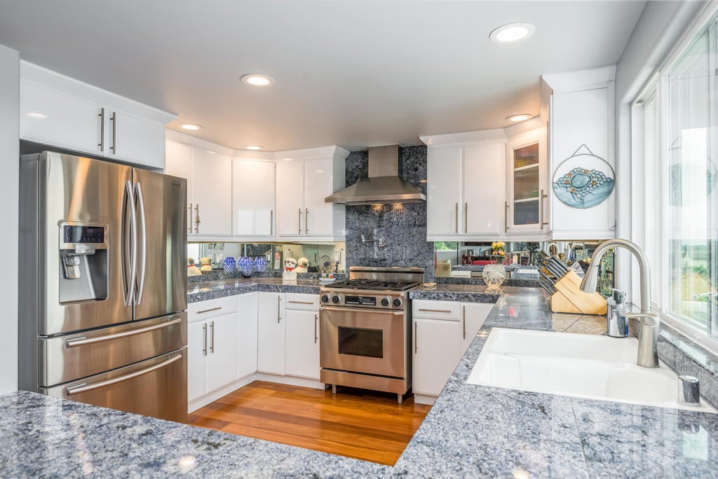 Ventura, California, 93001, United States, 2 Bedrooms Bedrooms, ,3 BathroomsBathrooms,Residential,Active,1944022