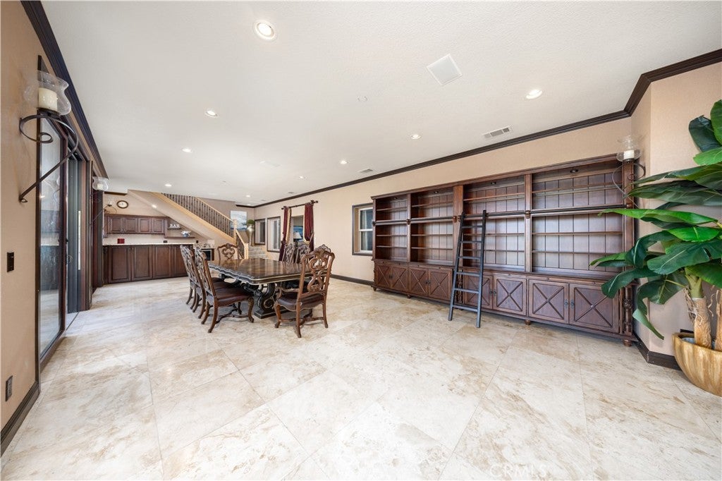 Pomona, California, 91766, United States, 5 Bedrooms Bedrooms, ,5 BathroomsBathrooms,Residential,Active,1989773