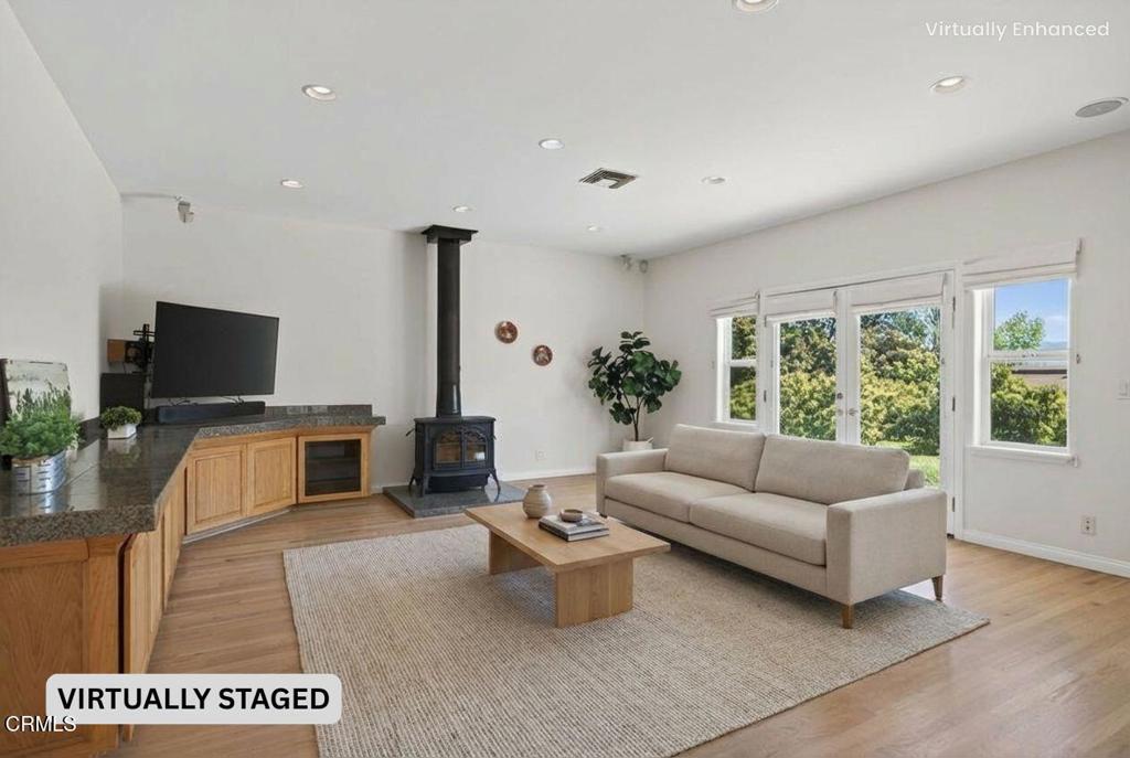 Camarillo, California, 93010, United States, 4 Bedrooms Bedrooms, ,3 BathroomsBathrooms,Residential,Active,2027321