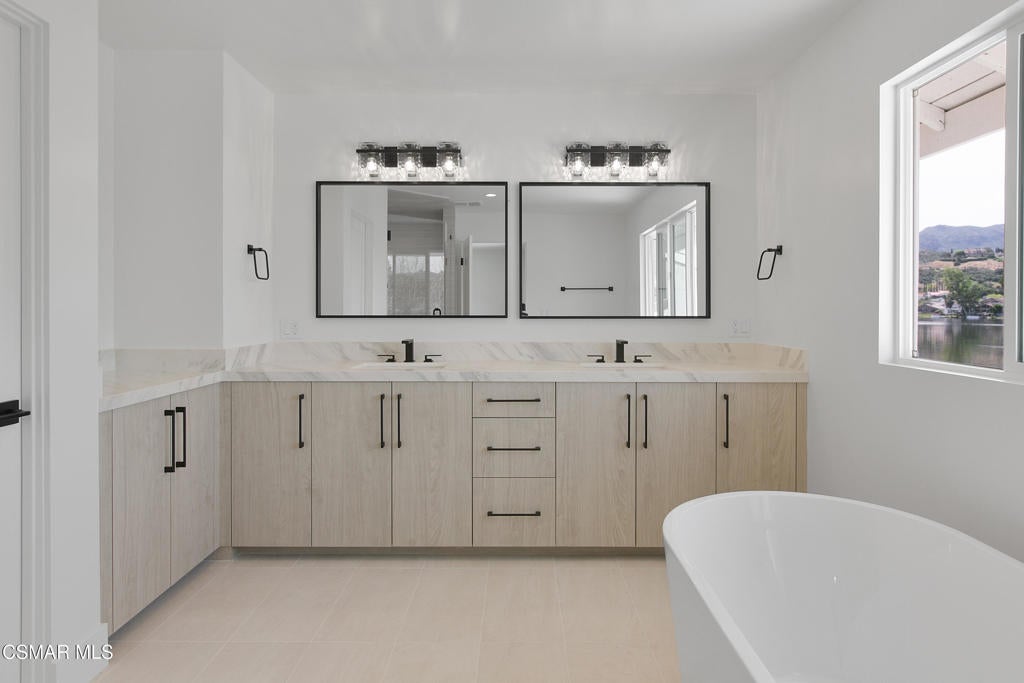 Westlake Village, California, 91361, United States, 3 Bedrooms Bedrooms, ,3 BathroomsBathrooms,Residential,Active,2031761