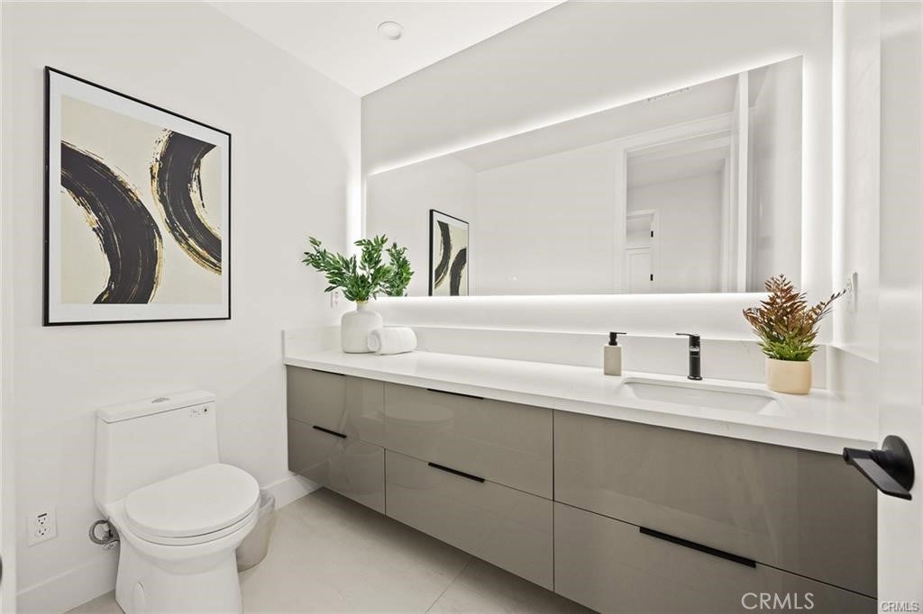 Pasadena, California, 91107, United States, 5 Bedrooms Bedrooms, ,6 BathroomsBathrooms,Residential,Active,1960137