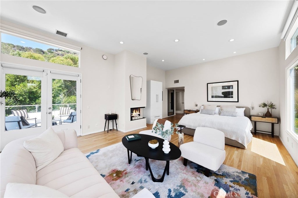 West Hollywood, California, 90069, United States, 3 Bedrooms Bedrooms, ,4 BathroomsBathrooms,Residential,Active,1922666