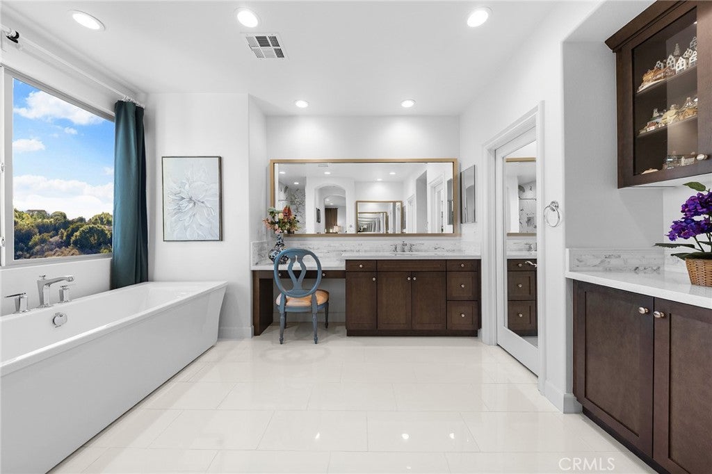 Chino Hills, California, 91709, United States, 5 Bedrooms Bedrooms, ,6 BathroomsBathrooms,Residential,Active,1986885