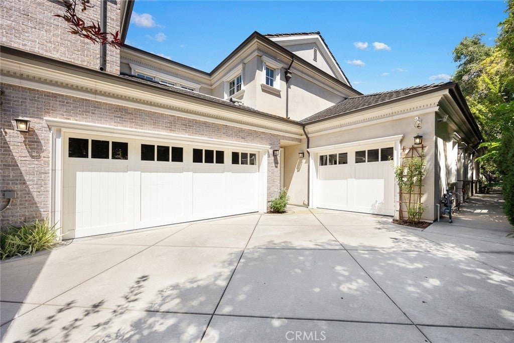 Arcadia, California, 91006, United States, 6 Bedrooms Bedrooms, ,8 BathroomsBathrooms,Residential,Active,1933891