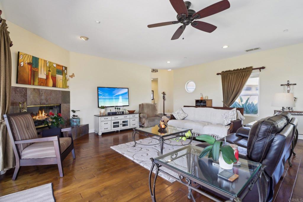 Fallbrook, California, 92028, United States, 3 Bedrooms Bedrooms, ,2 BathroomsBathrooms,Residential,Pending,1929395
