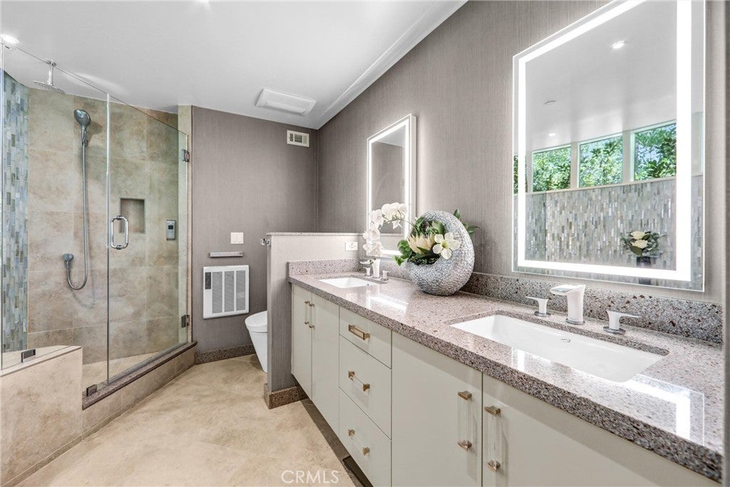 Pasadena, California, 91106, United States, 6 Bedrooms Bedrooms, ,9 BathroomsBathrooms,Residential,Active,1898207