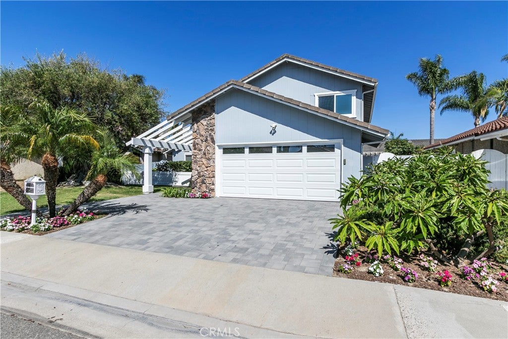 Fountain Valley, California, 92708, United States, 4 Bedrooms Bedrooms, ,3 BathroomsBathrooms,Residential,Active,1922326