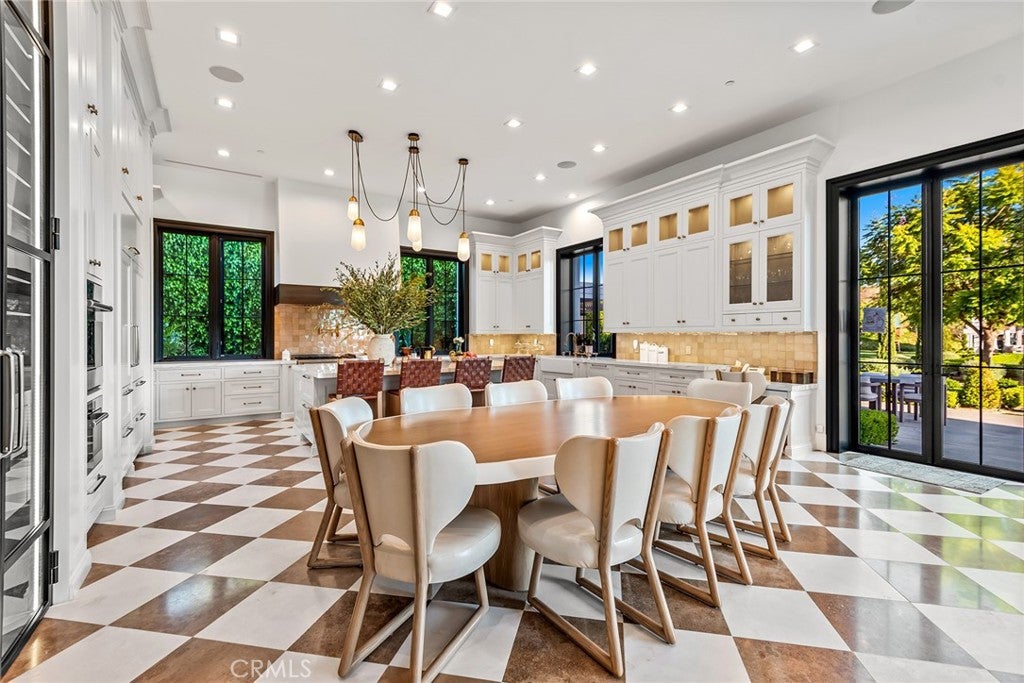 Los Angeles, California, 90077, United States, 8 Bedrooms Bedrooms, ,12 BathroomsBathrooms,Residential,Active,1905105