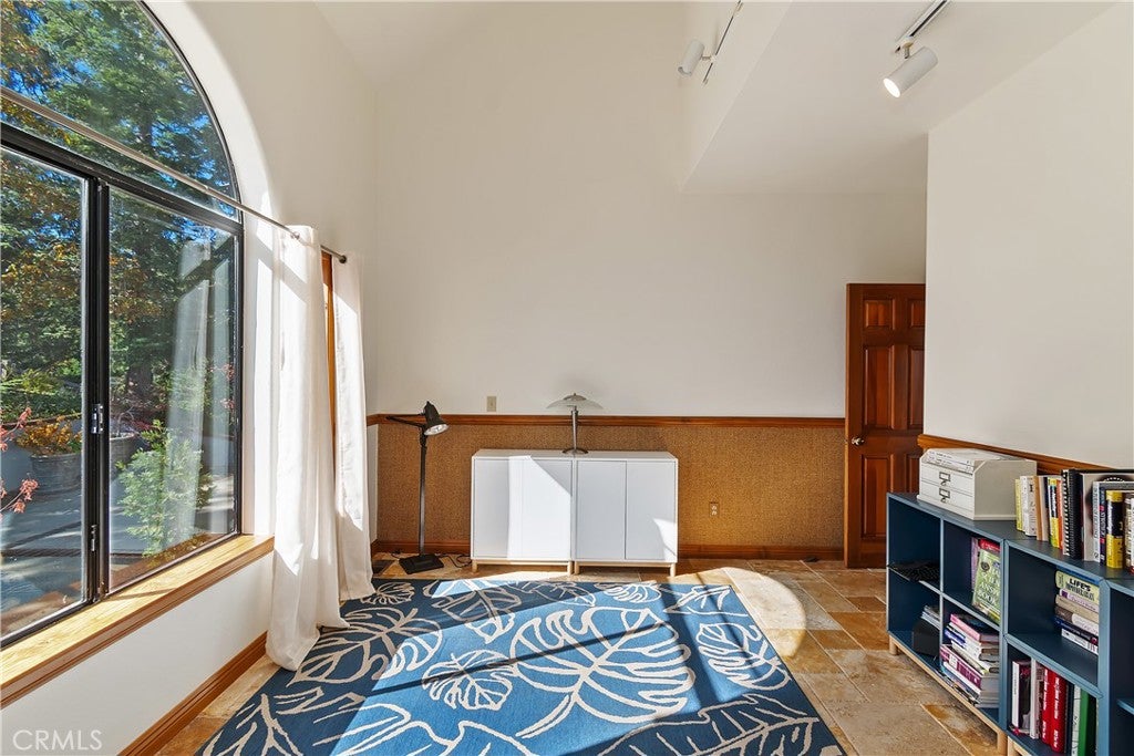 Lake Arrowhead, California, 92352, United States, 4 Bedrooms Bedrooms, ,3 BathroomsBathrooms,Residential,Active,1998581