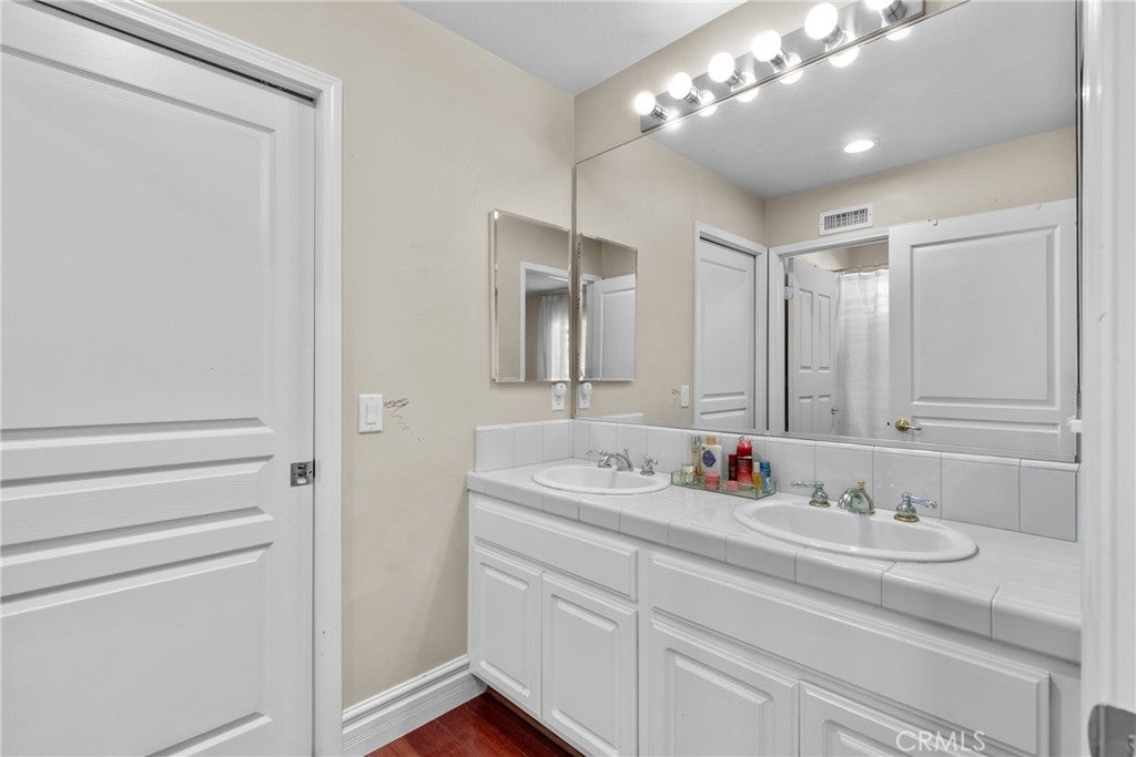 Porter Ranch, California, 91326, United States, 4 Bedrooms Bedrooms, ,4 BathroomsBathrooms,Residential,Active,1989767