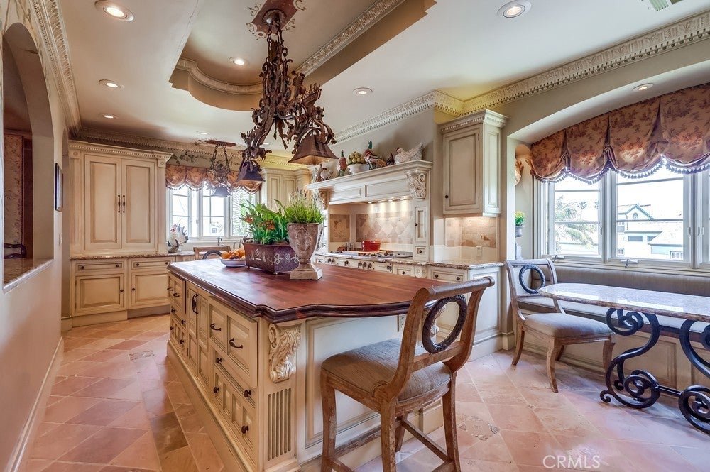 Long Beach, California, 90803, United States, 4 Bedrooms Bedrooms, ,4 BathroomsBathrooms,Residential,Active,1903219