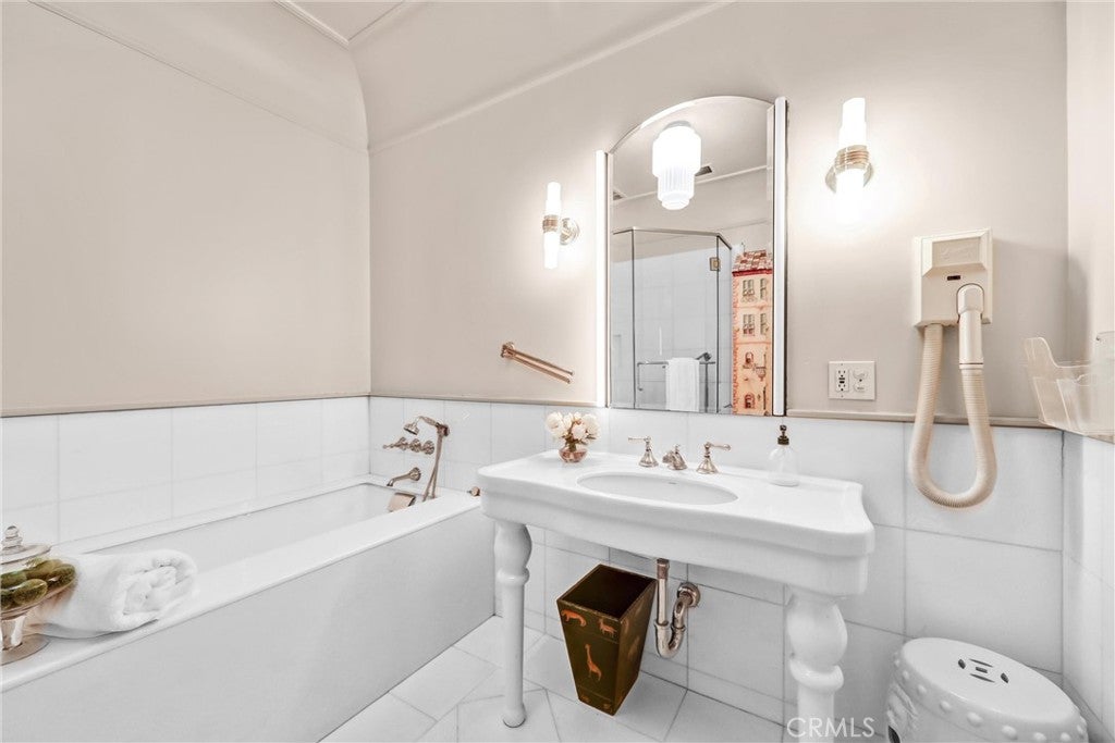 Pasadena, California, 91106, United States, 8 Bedrooms Bedrooms, ,10 BathroomsBathrooms,Residential,Active,1996260