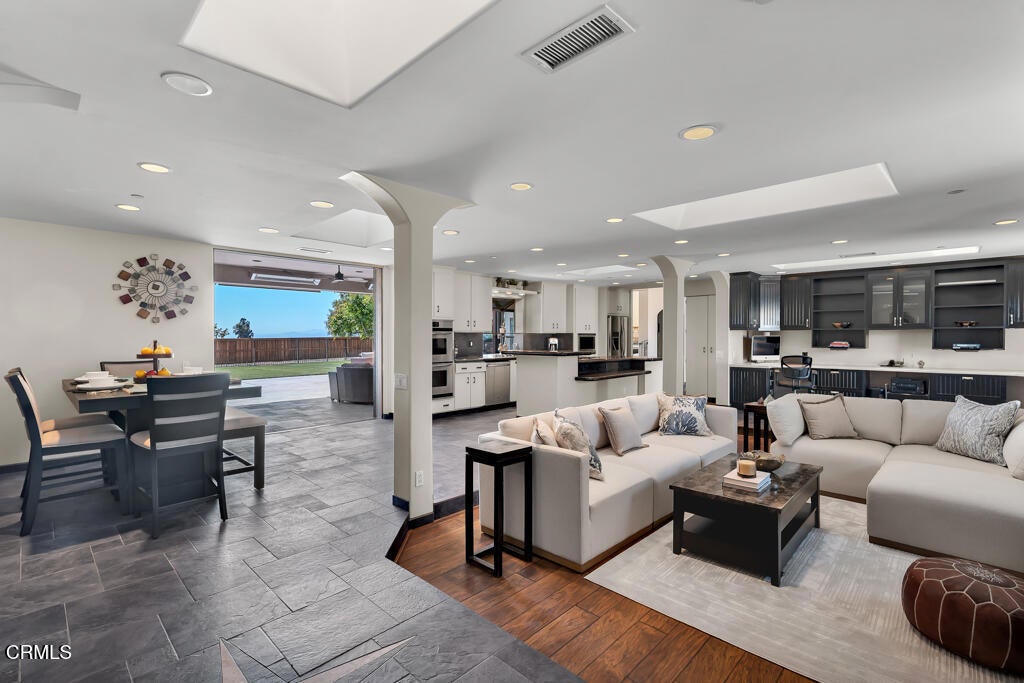Camarillo, California, 93010, United States, 5 Bedrooms Bedrooms, ,5 BathroomsBathrooms,Residential,Active,1905055