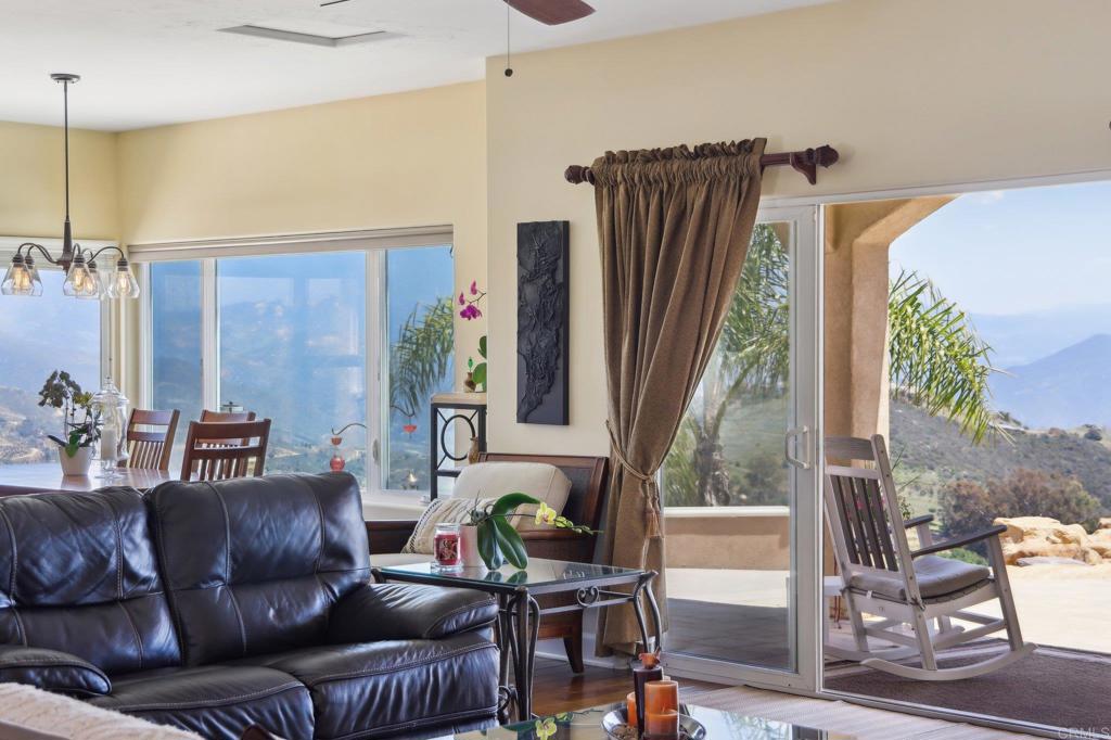 Fallbrook, California, 92028, United States, 3 Bedrooms Bedrooms, ,2 BathroomsBathrooms,Residential,Pending,1929395